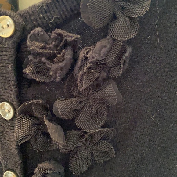ABERCROMBIE FLORAL BUT FRONT SWEATER - Picture 5 of 7